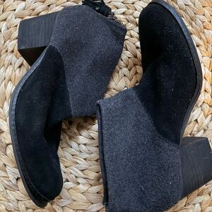 Toms Stylish Black and Gray Women's Ankle Boots, suede wool size 8